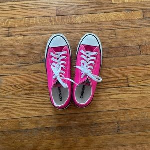 Converse size 8 women 6 men pink like new